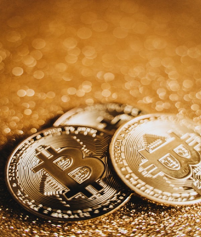 The benefits and Risks of investing in Bitcoin